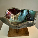VICA, "Coeur de pierre", Céramique cuisson Raku, diamètre 24 cm (avec socle) x H 10 cm x, 160 €,DISPONIBLE A L EMPRUNT