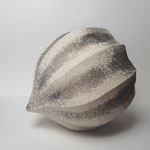 Anne TASSIN, "Physalis", Céramique ARKU, 25x20x9 cm, 2025, 380 €,DISPONIBLE A L EMPRUNT
