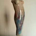 VICA, "La Vénus bleue", Céramique cuisson Raku, diamètre 24 cm (avec socle) x H 10 cm x, 160 €,DISPONIBLE A L EMPRUNT