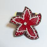 broche fleur rouge
