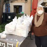 Arlette responsable préparation des colis du week-end