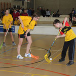 Im Unihockey gehts auch gegen Jungs.