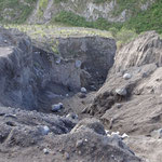 Wassermassen, die vom Vulkan Tungurahua ins Tal gestürzt sind, haben sich ihren Weg gebahnt