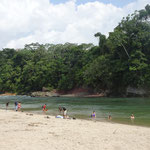 Rio Misahualli, es wird geplanscht und geschwommen