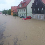 In der Anfangsphase kam auch die Feuerwehr Bad Berka mit dem LF 16/12 zum Einsatz. Leider waren die Kameraden machtlos gegen das Wasser.
