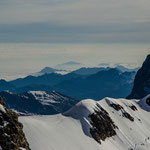 Stanserhorn und die Rigi in 66km Entfernung.