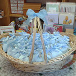 Cesto con tutte le bomboniere 