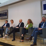 MEP Dr. Monika Vana mit Harald Vilimsky (re. FPÖ, ID), Paul Schmidt (ÖGFE), Claudia Gamon (NEOS, Renew Europe), Günther Sidl (SPÖ, S&D) und Georg Pfeiffer Georg Pfeifer Leiter des Verbindungsbüros zum Europäischen Parlament