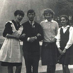 Последний звонок , май 1966г. Лена Галкина , Лёва Васильчиков , Таня Аникеева , Марина Леонардова .