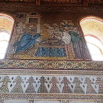 obere Fensterfront ebenfalls mit Mosaiksteinen