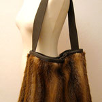 Upcycling Tasche aus Pelz und Leder