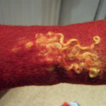 Stulpen mit Wolllocken rot/gelb, Merino