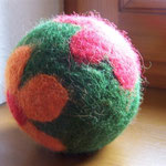 Spielball mit Rassel "Blumenwiese"