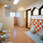 幼稚園トイレ内観