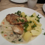 Hähnchenbrust mit Spargel-Ragout und Kartoffeln