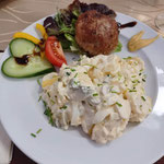 Frikadelle mit Kartoffelsalat