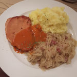 Kassler mit Sauerkraut und Kartoffelpüree