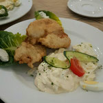 Bratfisch mit hausgemachtem Kartoffel-Salat