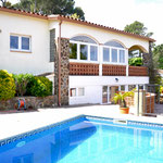 Aussenansicht mit Pool