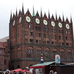 Norddeutsche Backsteingotik aus dem 13. Jahrhundert. Das Rathaus von Stralsund.