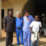 i volontari con il prefetto di Aboisso (Costa d'Avorio