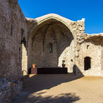 Die gotische Kirchenruine Sant Vincenc in der Vila Vella.