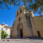 Die Kirche Notre-Dame-de-Beaulieu wurde im 13. Jahrhundert erbaut; der Glockenturm stammt aus dem 16. Jahrundert.