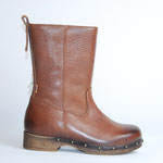 Witziger, warmgefütterter Stiefel im Clog-Look von Bisgaard. Die dicke Gummisohle vermittelt ein Gefühl "wie auf Wolken"zu gehen. Größe 35-38.