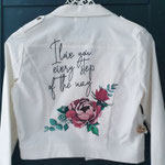 wit jasje met bedrukking voor bruid, aim your wedding