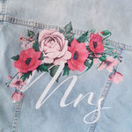 vrolijke klaprozen op spijkerjasje voor boho bruid, aim your wedding