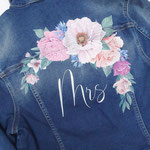 grote bloemen op spijkerjasje gedrukt van aim your wedding