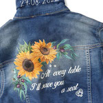 franse touch aan spijkerjasje met zonnebloemen van aim your wedding