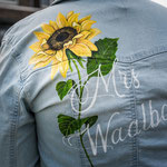 favoriete bloem op spijkerjasje, personaliseren door aim your wedding
