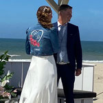 personaliseren op spijkerjasje voor bruid, cadeau van aim your wedding