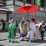 ５月　大師降誕奉祝会　お大師様の誕生（宝亀5年（774）6月15日、現在の香川県善通寺市）を祝います。雨季を避け、１ヵ月早めて執りおこなわれます。