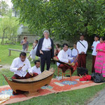 die Party beginnt mit Musik aus Burma