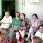 1975 Amatithi : ( Rear L-R ) Goher, Elizabeth, Mehera, Kitty, Mani, Arnavaz and Meheru