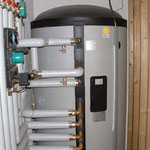 Optima 800 Frischwasserspeicher mit  Pelletskessel und 2 CPC 45 Röhrenkollektoren