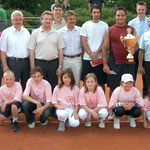 Gruppenbild der Verantwortlichen, Ehrengäste und Turnierkinder
