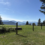 ... besonders bei dieser Aussicht - ganz rechts ist das Sengsengebirge wie aufgefädelt, danach ist das Warscheneck zu sehen, die Haller Mauern und einige der Gesäuseberge