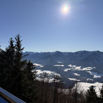 Gennerhorn, Gruberhorn, Wieserhörndl und viele andere Berge der Osterhorngruppe. Und im Hintergrund leuchtete das strahlend weiße Dachstein Massiv hervor