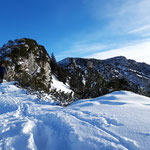  Auch wenn das Schneestapfen sehr viel Spaß machte - wir beendeten den Weg zum Kasberg vorzeitig, da kein Verlauf mehr zu erkennen war (am Foto sind unsere Spuren zu sehen)