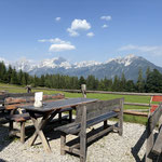 Bei der Hütte angekommen, kann man sich an dieser Aussicht kaum sattsehen