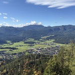 Bad Mitterndorf, dahinter der Kammspitz (in den Wolken) und der Stoderzinken