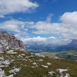 Der Monte Pez über der Seiser Alm - für mich einer der schönsten Anblicke auf das Gipfelkreuz