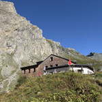 Nach etwa 45 Minuten Gehzeit hatten wir die malerisch gelegene Lucknerhütte erreicht