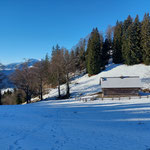 Im Schnee runterzulaufen machte Spaß - und so waren wir schnell wieder bei der Hütte angekommen