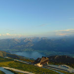  Ausblick auf den Wolfgangsee und dessen umliegendes Gebirge