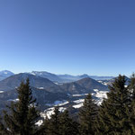 Was für eine Aussicht! Unter anderem sind hier der Gaisberg, Untersberg, Hochstaufen und Watzmann zu sehen