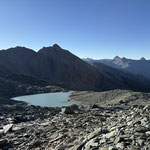 Vorbei am Gletschersee